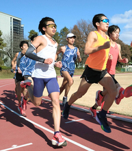 え、どうやった？？　２区の弟と６区の兄で一足のシューズをシェア　東洋大・内堀勇を突き動かす家族の絆