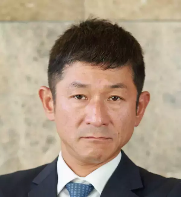 【Ｍ―１】粗品と“バトル”の笑い飯・哲夫、審査員で登場「話題の人、今、注目の人やから！」「粗品くんには電話で聞いておきましたから」