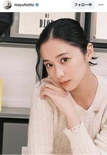 「美しさが渋滞」堀田真由、白ニット×花柄スカートの春コーデ姿にくぎ付け！「お嬢様みたい」「理想の憧れ」
