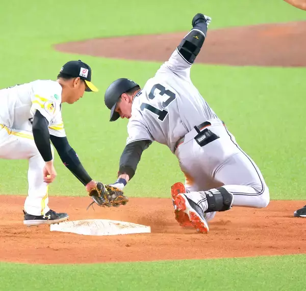 【巨人】キャベッジがオープン戦初長打　快足飛ばし二塁へ