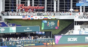 【ＷＢＣ】人気芸人がマイアミへ！超～良席で楽しそう「３時間前に球場入り」変装せず現地観戦のロッチ中岡