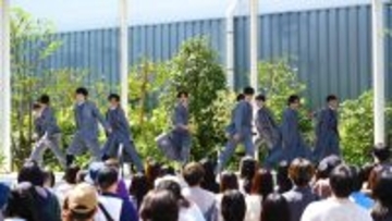 秋元康氏プロデュースの新男性アイドル・Ｃｌｏｕｄ　ｔｅｎ、ファンの前で初パフォ「初めてお会いできてうれしかった」