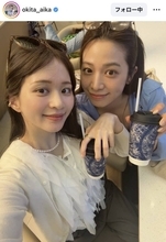 新婚の人気フリーアナ、女子旅ショットが「いい女」と反響「美しい」「一緒に食べたい」…沖田愛加アナが公開