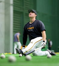 巨人・リチャード 　日本一達成の古巣打倒へメラメラ「負けないぐらい今は練習できている」