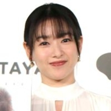 桜井日奈子の腹筋が「割れすぎ」「かっこよすぎ」「すごい」筋肉美ショットが話題！