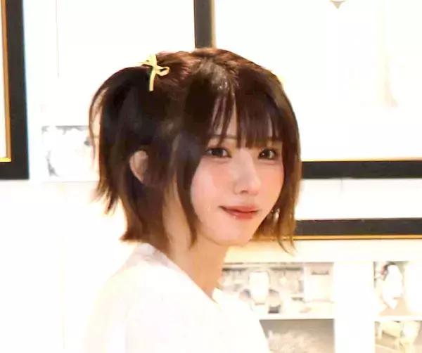 えなこ、人気チェーン店の１日店長に！制服姿＆金色バッジに「トリ１０匹分買いたい」「全店舗出張して」と歓喜の声