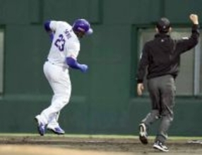 【中日】サノーが２回守備から途中交代…走塁中に足を痛めたか　初回４得点の猛攻も助っ人にアクシデント