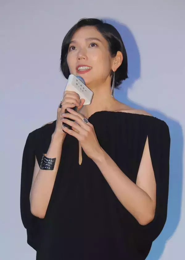 カンヌ女優賞の岡本多緒「膝を曲げて生活していた」コンプレックスだった高身長を武器に世界的モデルへ