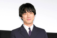 「うわぁ～別人」坂口健太郎が雰囲気激変「なんで…」「もう、無理」「ビックリ！」「全然違う」「え！え！」