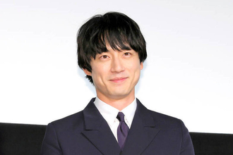 「うわぁ～別人」坂口健太郎が雰囲気激変「なんで…」「もう、無理」「ビックリ！」「全然違う」「え！え！」
