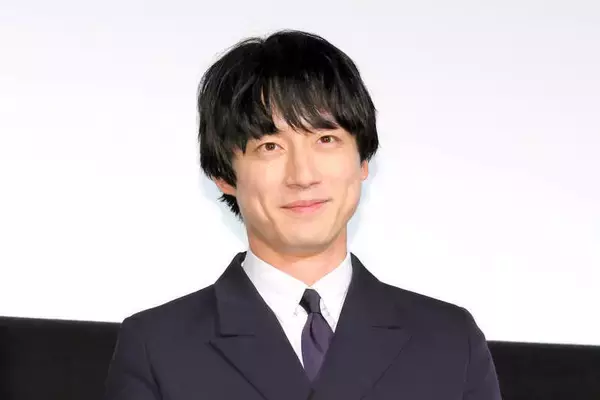 「うわぁ～別人」坂口健太郎が雰囲気激変「なんで…」「もう、無理」「ビックリ！」「全然違う」「え！え！」