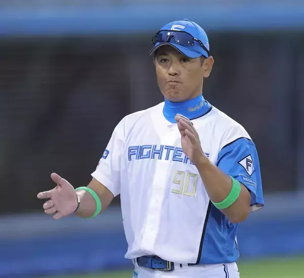 【日本ハム】稲葉篤紀２軍監督が来季１軍コーチに　球団発表　加藤１軍投手コーチ、谷内内野守備走塁コーチは２軍に配置転換