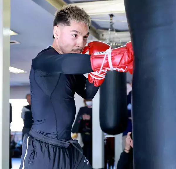 ＷＢＯフライ級王者オラスクアガ、桑原拓とのＶ４戦へ「どうやってでも勝つ」…桑原陣営はトレーナー３人体制で視察