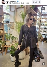 山田優、サングラス×セットアップの「かっちょいい」黒コーデ姿を披露「女神降臨」「着こなし完璧！」