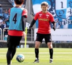 カズ、故郷のブーイングに決意新た「見てうらやましかった。ピッチに立って喜んでもらいたい」…５９歳の初陣・磐田戦出番なし