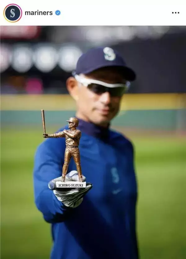 「マリナーズ、イチロー氏「レプリカ彫像」入場者４万人に…うち２０個は直筆サイン入り、当選確率０・０５％の“お宝”」の画像