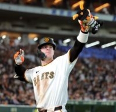 【巨人】今季初５番キャベッジが先制ヘッスラ＋特大バルコニー弾　ドラ１・竹丸和幸は強運の“珍プレー”も味方に２勝目　連勝で今季初の貯金２