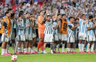 【Ｗ杯】メッシの守備“免除”がアルゼンチンの強さの秘密　「メッシ親衛隊」の頑張りがチームとしての“収支”はプラス→勝利へ