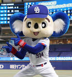 「【中日】ドアラの名物コーナーが復活！「ドアラデー２０２６」で一夜限り　７回終了時にバク転２回成功…バク宙は失敗も　スタンドは大歓声」の画像1