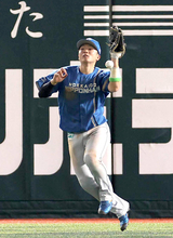 日本ハム・新庄監督、リスク背負った起用が裏目　「打つほうで期待」も柴田獅子の悪送球、郡司裕也が落球で自滅