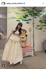 ももクロ・佐々木彩夏「秋っぽくてかわいい」「なんこのスカート！」衣装ショットが話題