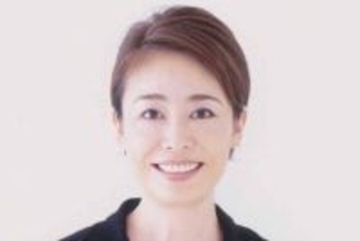 「超ミニ！」６７歳・安藤優子さん、膝上丈の忘年会コーデに視線集中！「超美脚美人」「ワクワクする年末感のある装い」