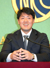 岡本和真が感謝する４人の大先輩「無口だったのであまり聞いてないけど（笑）」らしい軽口も信頼の裏返し