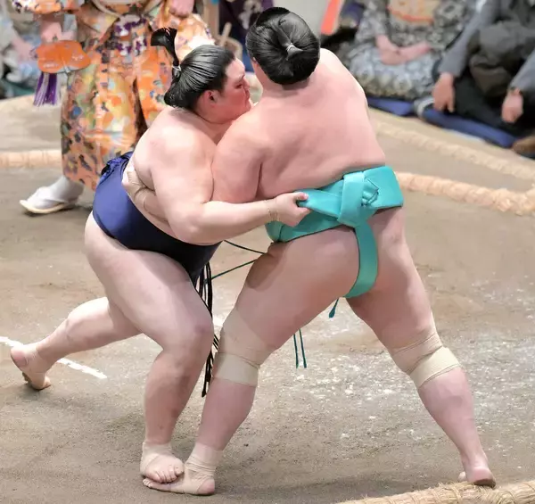 大の里が９勝目　琴桜に勝ち、残り２日間に横綱の意地を見せたい