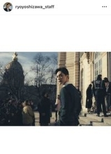 「パリでもレベチの輝き」吉沢亮の最新ショットに騒然！「なんと美しい」「言葉にならない…」