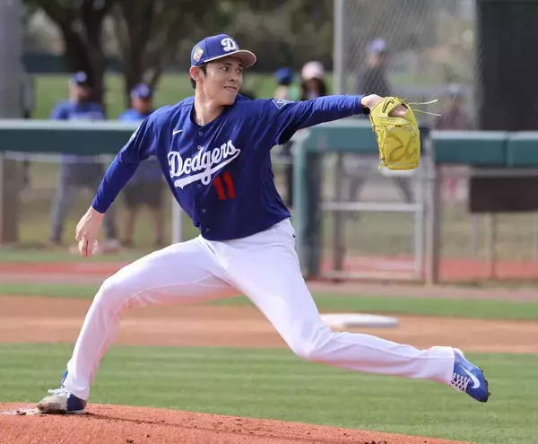 米２年目の佐々木朗希「楽しみ」　ドジャースＧＭがかける期待…初実践で最速１５９キロ＆新球披露