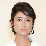 「第２子出産の真木よう子　雰囲気ガラリ「一段と美しく」「優し〜いママの顔」１６歳年下俳優と事実婚」の画像1