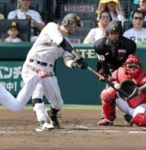 【阪神】ＴＯＲＡＣＯ歓喜！佐藤輝明がリーグ単独トップ１１号ソロ　４番に戻って圧巻の打球