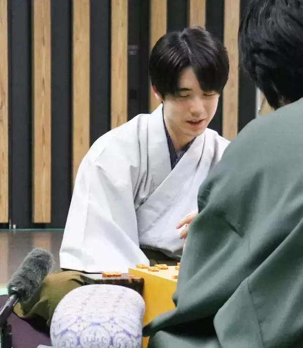 藤井聡太名人、ストレートの４勝０敗で棋戦４連覇　永世名人にあと１期「重みのある称号」