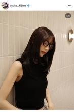 貴島明日香、「久しぶりーに前髪」新ヘアスタイルが可愛すぎる！メガネ姿のオフショに「メロメロ」「何しても似合う」