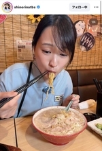 “早朝グルメ”で話題のＴＢＳアナが豪快にラーメンをすする動画に「さすが」「爆食」「すすり大臣」…篠原梨菜アナ