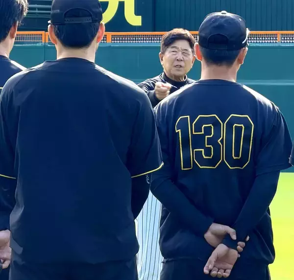 【阪神】新任の平田勝男ヘッドコーチが甲子園の秋季練習に合流「日本シリーズは見てちゃダメ。出ないと」練習前に３分３０秒訓示