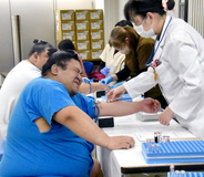 十両・嘉陽、６キロ減で『身長１７１センチ、１７１キロ』に　採血では血管がみつからず焦りを見せる…健康診断