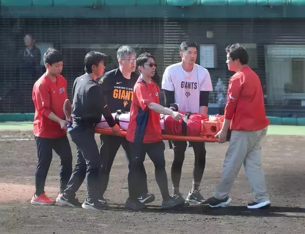 【広島】頭部死球受けた久保修は病院へ　新井監督「報告待ち。会話はできる」