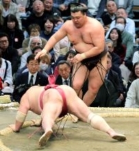 関脇・霧島が勝ち越し　師匠の初代の霧島の同期で元大関・若嶋津さんの悲報に「頑張れと声をかけてくれた」