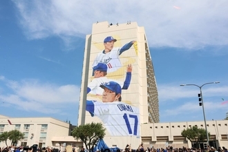 大谷翔平、山本由伸、佐々木朗希そろい踏みの壁画がＬＡ近郊でお披露目「友情の架け橋にしたい」「３連覇をしたら…」