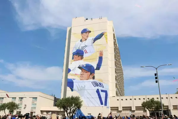 大谷翔平、山本由伸、佐々木朗希そろい踏みの壁画がＬＡ近郊でお披露目「友情の架け橋にしたい」「３連覇をしたら…」