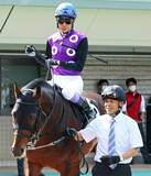 「【鎌倉Ｓ】熱視線を集めて国枝栄厩務員と武豊騎手のレジェンドコンビ　「新人だから頼むよ」とあいさつ」の画像1