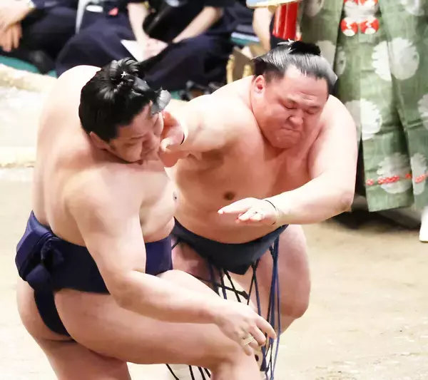幕内在位１００場所目の玉鷲が初白星　幕内勝ち星７１３勝で歴代単独８位に