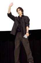 山下智久「師匠、先生だと思っている」俳優・山﨑努と共演の映画「正直不動産」大阪舞台あいさつ