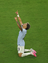 【Ｗ杯】ウルグアイが後半、同点に追いつく　前日は飛行機が遅れるトラブルも
