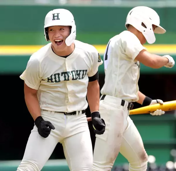 【高校野球】春の近畿王者・報徳学園が苦しみながらも初戦突破　４番・藤本碧空「つなぎの４番を意識して」５打数３安打３打点の活躍…兵庫大会