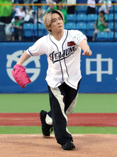 ヘイセイ知念侑李、初のファーストピッチセレモニーは５０点「ピンクのグラブで投げられたのはよかった。スポーツ、いいな」