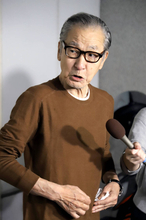 「スタッフの人がスタジオに布団敷いてくれて」…「前立腺がん」公表の大竹まこと、ラジオ生放送で「おしりが痛い」と告白…布団用意「緊急態勢」生放送