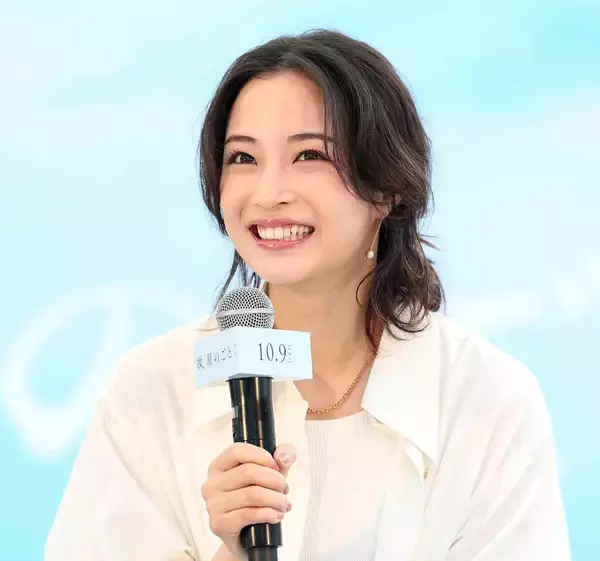広瀬すずは「よくお酒を飲む人」　主演作「汝、星のごとく」の原作者・凪良ゆう氏が明かす「芋焼酎のソーダを飲んでいて…」