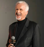 「ジェームズ・キャメロン監督、３年ぶり来日　日本の学生に人生のアドバイス 「今は大変な時代ですから…」」の画像1